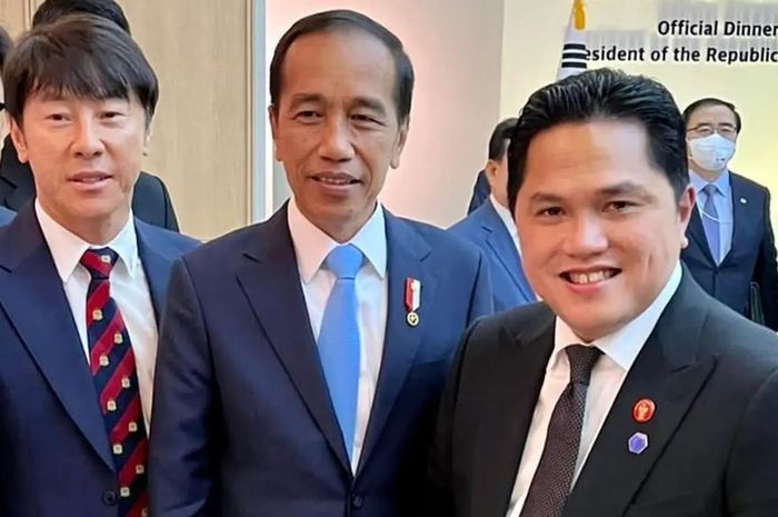 Shin Tae-yong, Presiden Joko Widodo, dan ketum PSSI Erick Thohir. 