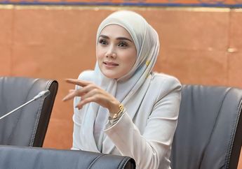 Mulan Jameela Kepergok Tenteng Tas Mewah Rp106 Juta saat Kunjungan DPR, Netizen Singgung Kinerjanya Jadi Wakil Rakyat!