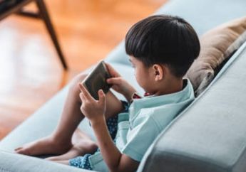 Bisa Ditiru Para Orangtua, Ini 10 Aturan Bermain Gadget untuk Anak di Rumah, Jangan Sampai si Kecil Kecanduan!