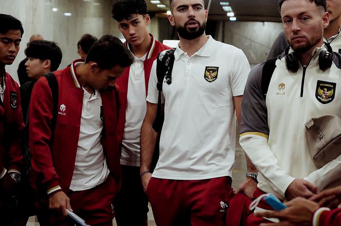 Para penggawa Timnas Indonesia terlihat lesu usai menelan kekalahan dari Irak.