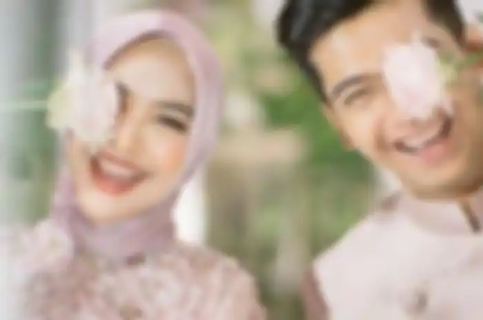Ria Ricis dan Teuku Ryan (kanan)