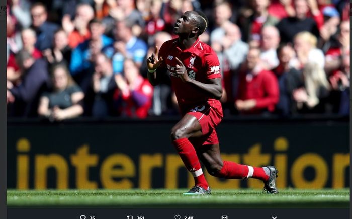 Striker Liverpool, Sadio Mane berselebrasi usai menjebol gawang Wolves dalam laga  pekan ke-38 Liga Inggris di Anfield, Minggu (12/5/2019).