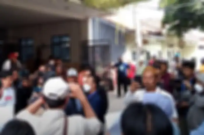 Kediaman Ustaz Yusuf Mansur diserbu massa pada Senin (20.6.2022) puluhan massa menuntut kejelasan investasi batu bara yang dijanjikan sang Ustaz dari tahun 2009.