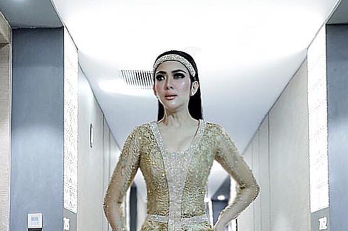 Jadi menantu keluarga konglomerat tajir, Syahrini rela gelontorkan jutaan rupiah cuma demi beli hiasan rambut ini