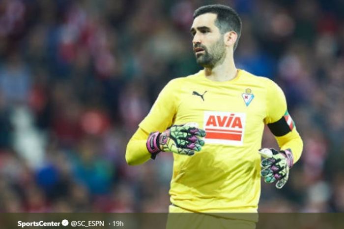 Kiper Eibar yang dirumorkan akan digaet Manchester City, Asier Riesgo