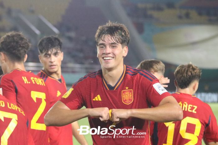 Selebrasi pemain Timnas U-17 Spanyol, Marc Guiu usai mencetak gol.