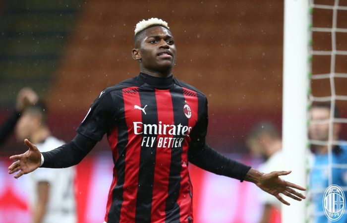 Selebrasi Rafael Leao usai mencetak gol ke gawang Spezia dalam kemenangan 3-0 AC Milan pada laga lanjutan Liga Italia 2020-2021.