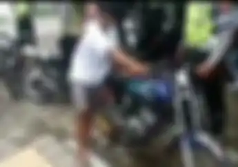 Video Pengguna Knalpot Brong Diringkus Polisi, Knalpot Dipotong Suara Bikin Telinga Rusak