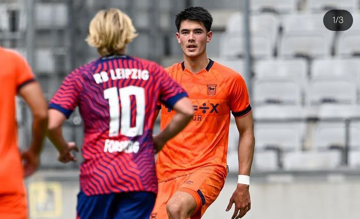 Elkan Baggott memperkuat Ipswich Town melawan RB Leipzig di Stadion Tivoli, Austria pada Jumat (28/7/2023).