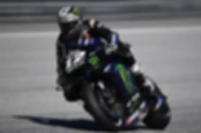 Maverick Vinales gagal raih podium akibat kecelakaan Valentiso Rossi