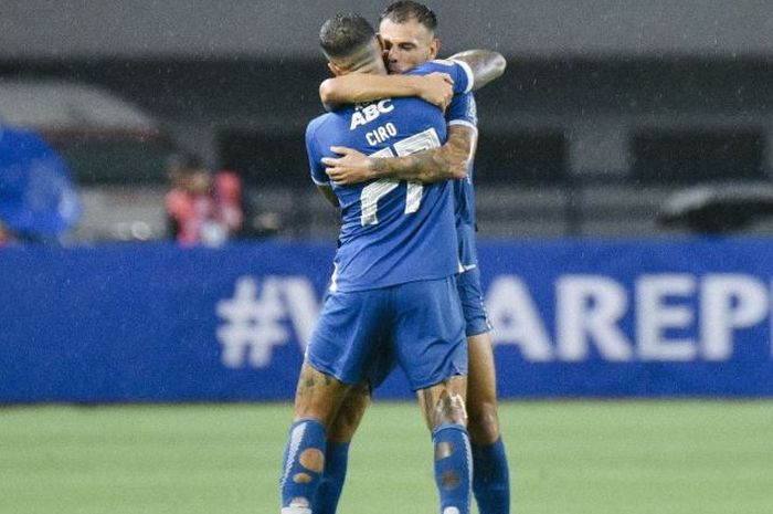 Ciro Alves saat selebrasi seusai mencetak gol dalam laga Persib Bandung Vs Borneo FC dalam laga ke-11 Liga 1 2024/2025 di Stadion Gelora Bandung Lautan Api (GBLA), Bandung, Jumat (22/11/2024).