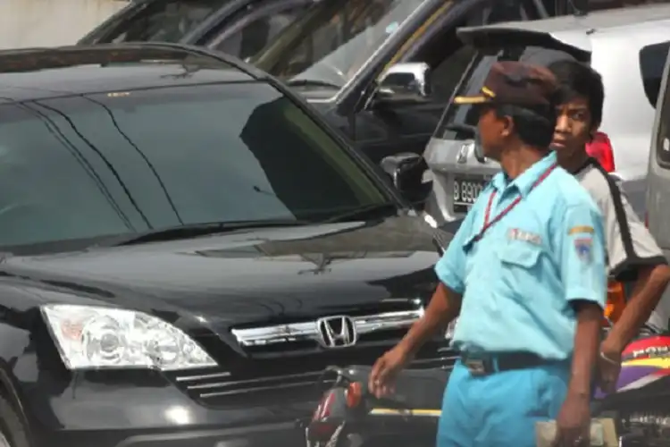 Enggak Main-main! Dishub Bakal Tangkap dan Pidanakan Tukang Parkir