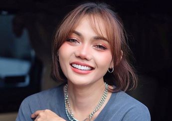 Bikin Syok, Ayu Ting Ting Tercengang&nbsp;Saat Tahu Rina Nose Suka Makan di Kamar Mandi: Itu Spot Favorit