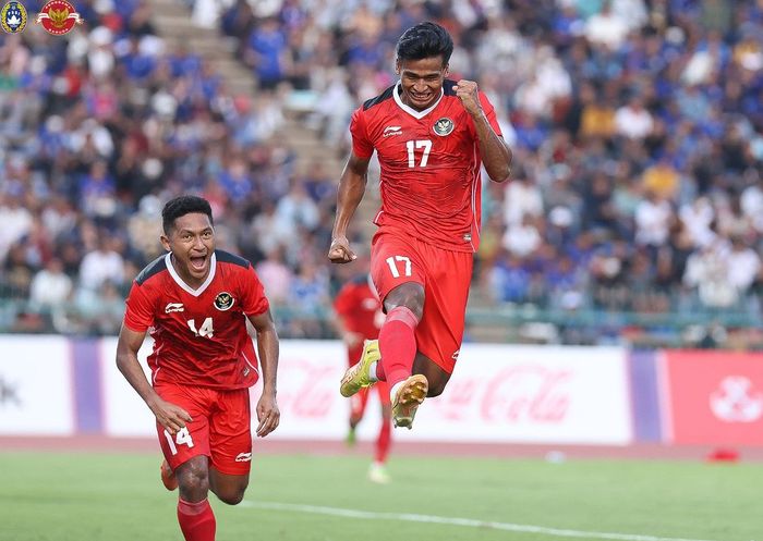 Pemain timnas Indonesia U-22, Irfan Jauhari, merayakan gol yang dicetaknya ke gawang Filipina pada SEA Games 2023. 
