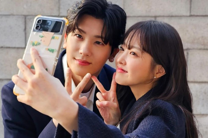 Park Hyung Sik dan Park Bo Young di drama Korea Strong Girl Namsoon