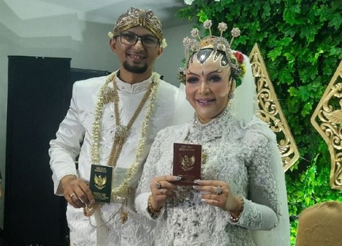 Foto pernikahan Andre Irawan dan Roro Fitria.