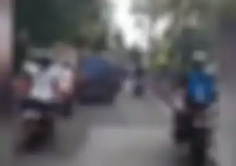  Video Pemotor Teriaki Mobil Maling Terulang Lagi di Denpasar, Kaca Hancur Sopir Terluka