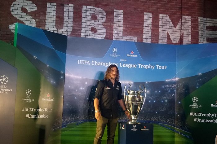 Eks kapten Barcelona, Carles PUyol, dalam acara di Beer Hall pada Senin (11/3/2019)