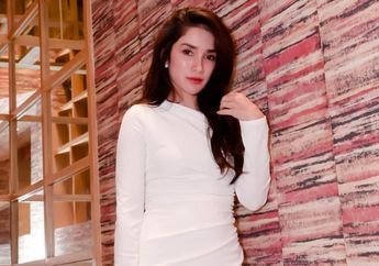 Ibu Anak Rasa Kakak Adik, Intip Potret Ussy Sulistiawaty Saat Bergaya ABG Bareng Putri-Putri Bungsunya!