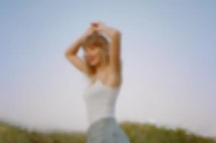 Dengan menggunakan quotes lirik lagu Taylor Swift, kamu bisa mengungkapkan perasaanmu melalui media sosial.
