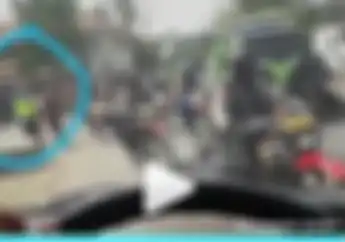 Viral! Ambulance Bawa Orang Sakit Terhalang Konvoi Polisi di Bandung, Kabid Humas Polda Jabar Bilang Begini
