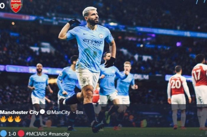 Striker Manchester City, Sergio Aguero, melakukan selebrasi seusai menjebol gawang Arsenal pada laga Liga Inggris di Etihad Stadium, Minggu (3/2/2019)