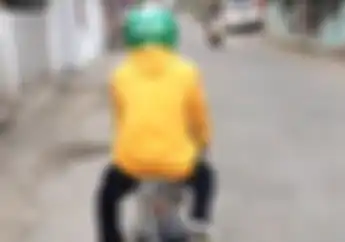 Video Driver Ojol Ngetes Motor Balap Drag, Endingnya Bikin Ngakak