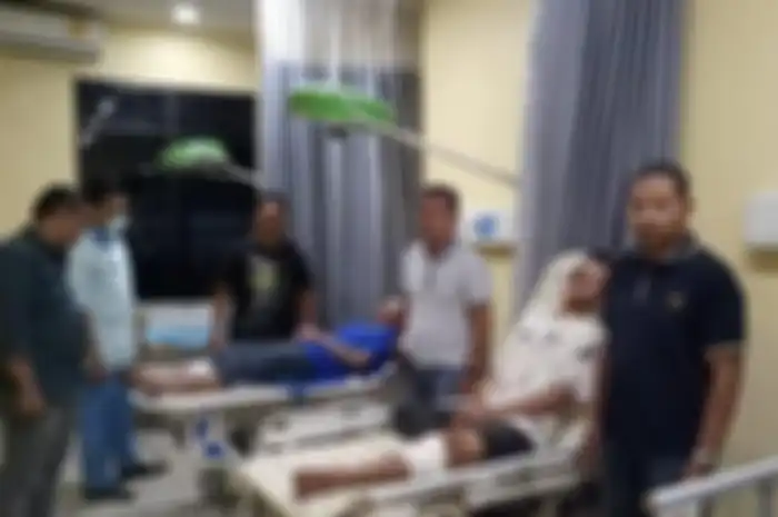  HE (24) dan AI (21) tak berkutik usai timah panas bersarang di kaki mereka lantaran melawan polisi saat akan diringkus.