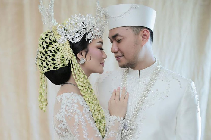 Zaskia Gotik dan Sirajuddin Mahmud.