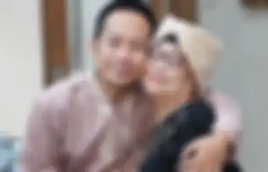 Ibunya Diam-diam Titip Koper Sebelum Meninggal Dunia, Tangis Denny Cagur Pecah Lihat Isinya: Udah Disiapin Sejak Kita Umrah