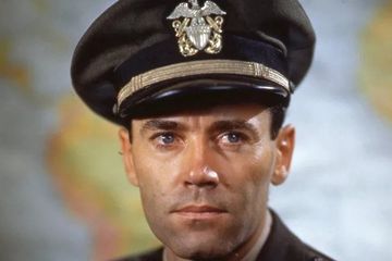 Henry Fonda mendaftar dalam Perang Dunia II saat ia berusia 37 tahun saat 1942. 