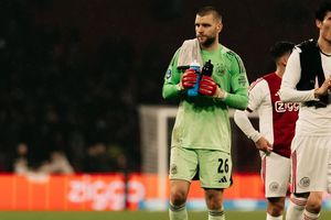 Kiper 34 Tahun Barcelona Gusur Posisi Maarten Paes di Ajax Amsterdam, Bukan Isapan Jempol Belaka!
