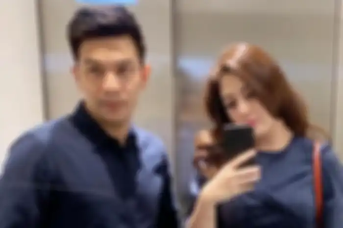 Jonathan Frizzy dan Dhena Devanka.