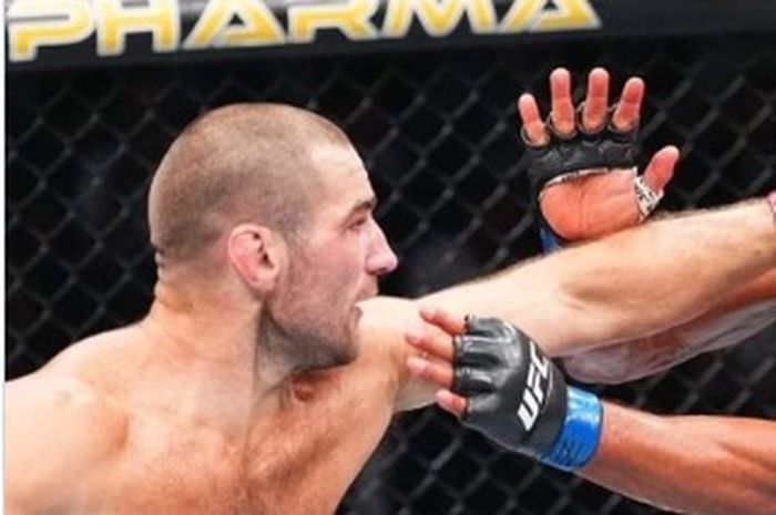 Sean Strickland vs Khamzat Chimaev: Can Strickland Upset Chimaev for UFC Middleweight Title?