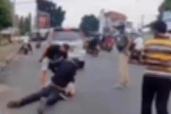 Debt collector dibacok parang pemilik mobil setelah menyita Suzuki Carry di Kalimantan Timur. (foto ilustrasi)