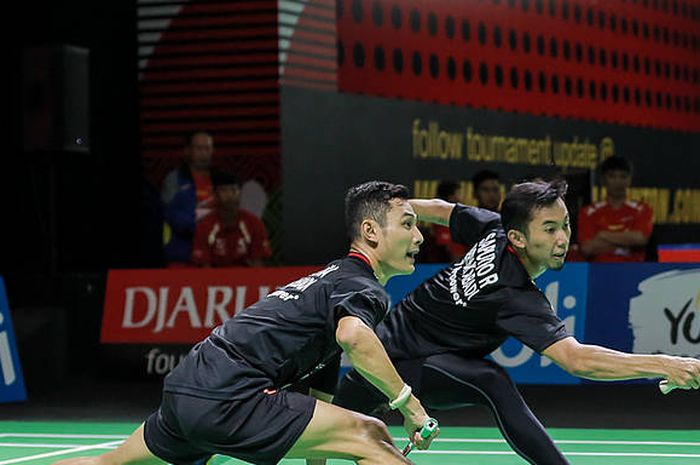 Kenas Adi Haryanto (kiri)/Rian Agung Saputro saat berlaga pada ajang Djarum Superliga 2019, di GOR Sabuga, Bandung.