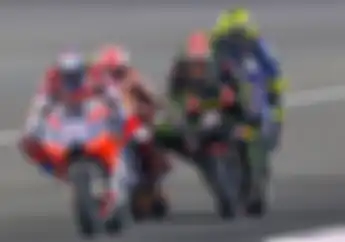 Tegang.. Video Detik-detik Marquez Senggol Dengkul Zarco dan Nyaris Sundul Dovizioso