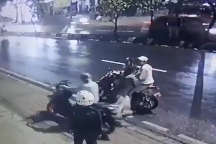 Tangan Ditebas Begal Pakai Senjata Tajam, Tukang Ojek Berhasil Amankan Honda Revo