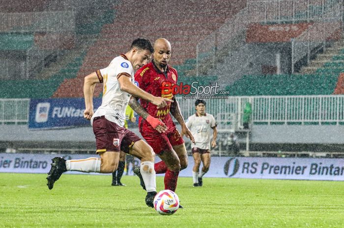 Mariano Ezequiel Peralta Bauer (kiri) resmi perpanjang kontrak dengan Borneo FC untuk Liga 1 2025/2026.