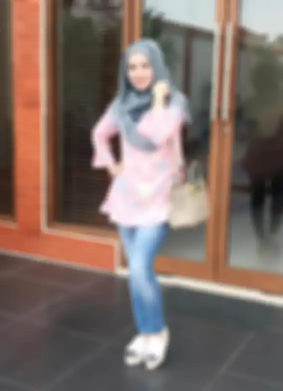 Benazir Limbad, istri muda Limbad yang cantik
