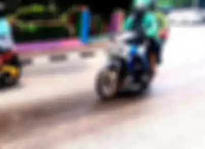 Ceceran minyak di depan Stasiun Tanjung Priok, Jakarta Utara, Rabu (18/4).