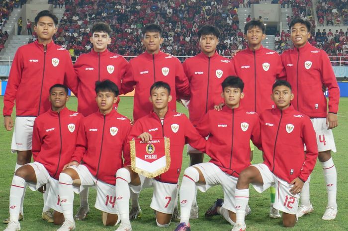 Skuad timnas U-16 Indonesia saat menghadapi timnas U-16 Australia pada semifinal ASEAN Cup U-16 2024 di Stadion Manahan, Solo, Senin (1/7/2024).