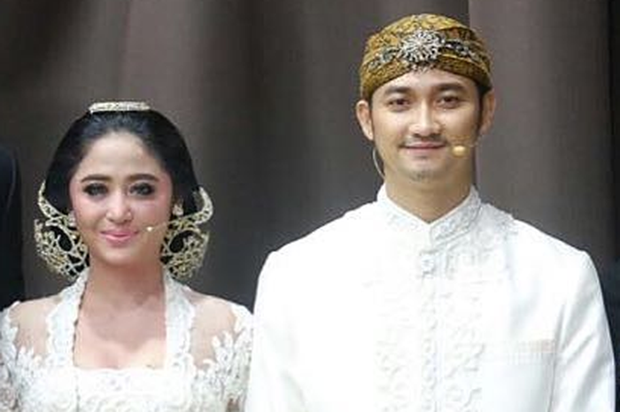 Dewi Perssik belum berencana punya momongan tahun depan
