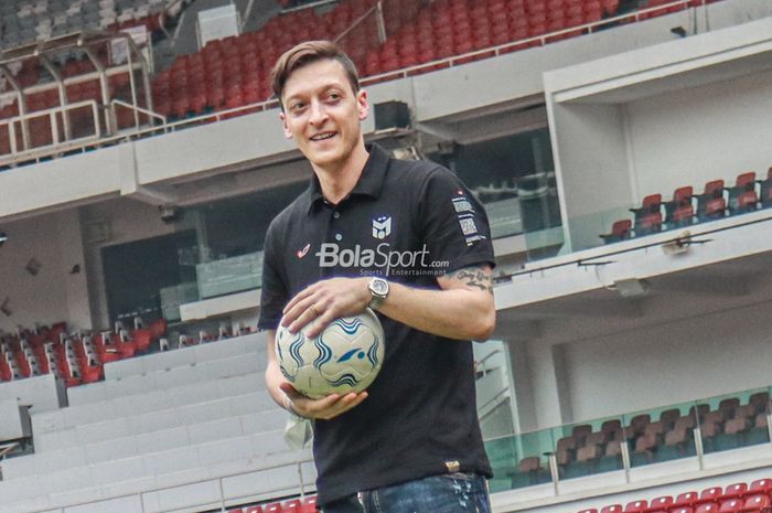 Mesut Oezil akhirnya memutuskan untuk pensiun dari dunia sepak bola pada Rabu (22/3/2023).