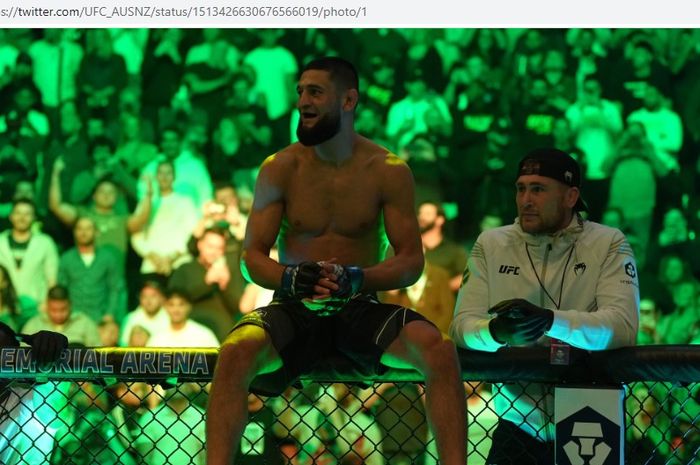Darren Till bongkar jadwal duel terbaru untuk sahabatnnya Khamzat Chimaev yakni Si Serigala diklaim akan memperebutkan sabuk juara UFC.