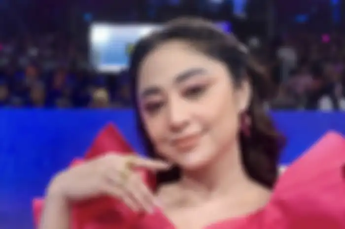 Dewi Perssik 