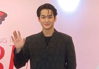 Kim Bum Joget ala Idol KPOP, Fans Heboh Saat Lagu Jisoo - Flowers Diputar