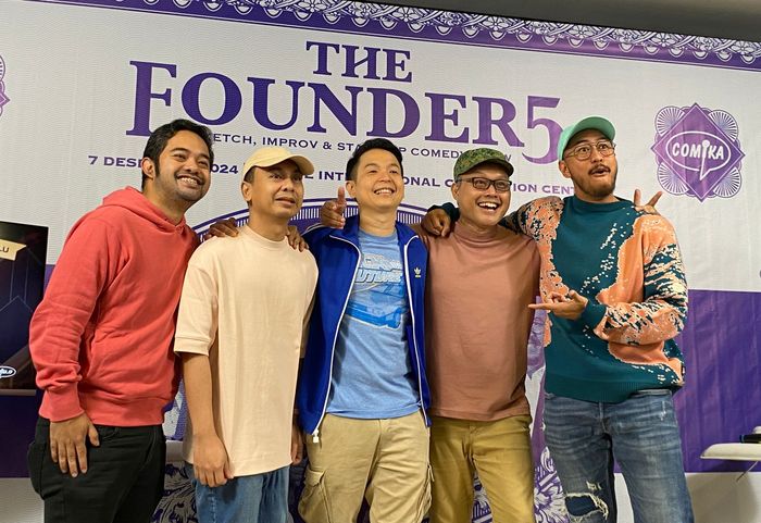 Ernest Prakasa, Pandji Pragiwaksono, Raditya Dika, Ryan Adriandhy, dan Ishman H Suryaman&nbsp;di kawasan Kebayoran Baru, Jakarta Selatan pada Kamis (1/8/2024).