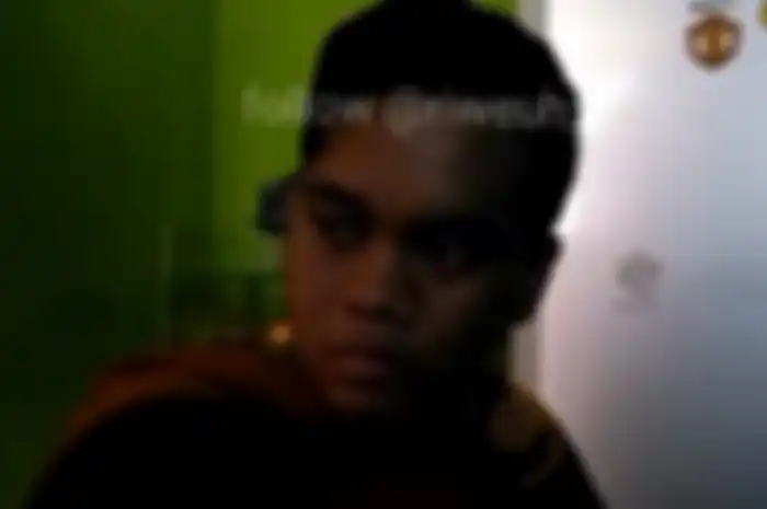 Ahmad Yusron (19) seorang pedagang sate ayam Madura di begal sekelompok geng motor di Jalan Bintara 17 depan Kantor Kecamatan Bekasi Barat.