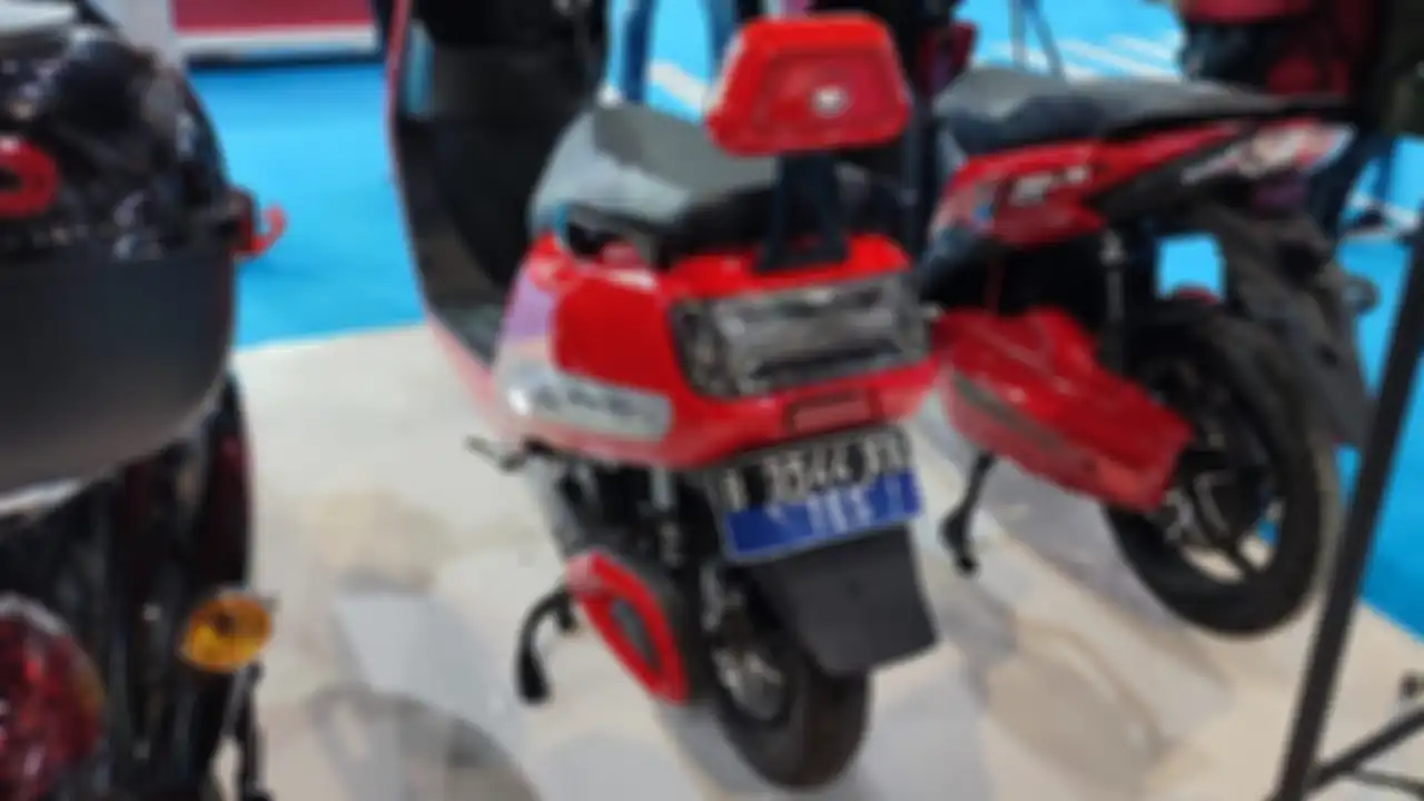 Bagian belakang motor listrik Selis E-Max Long Range.